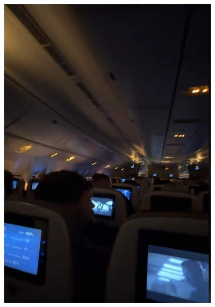 Panică în avion! Un turist a filmat în timpul unor turbulențe puternice! Femeia de lângă el plângea / VIDEO