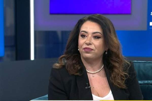 Surpriză emoționantă pentru Oana Roman de ziua onomastică! A început să plângă când a auzit glasul bărbatului care a sunat-o în direct, la Viața fără filtru