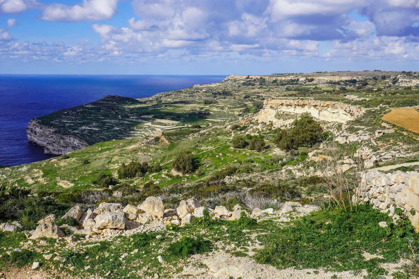 O vedere generală a stâncilor Dingli, cel mai înalt punct al insulei Malta