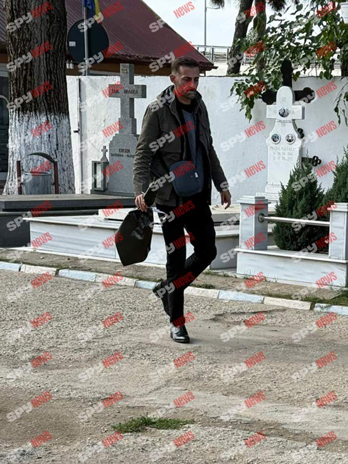 Imagini cu iubitul Ioanei Popescu la capela unde este depus trupul neînsuflețit al brunetei. Jurnalista va fi înmormântată astăzi, 1 octombrie | PAPARAZZI