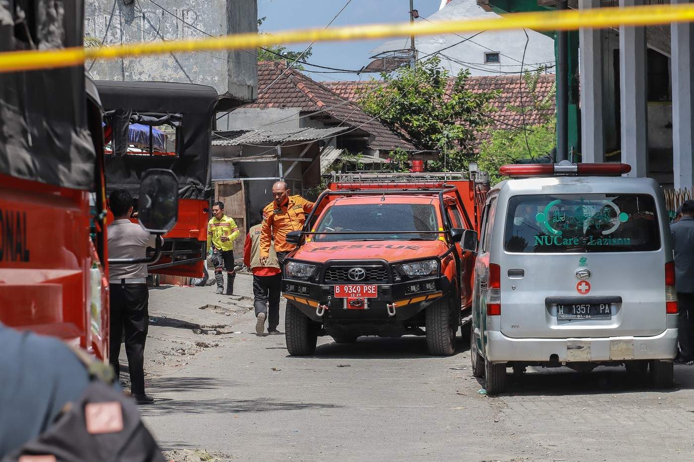 O școală s-a prăbușit în timpul orelor! Peste 90 de elevi au fost prinși sub dărâmături