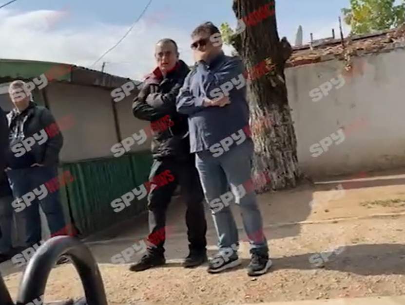 Fostul soț al Ioanei Popescu, Ion Lorinczi, în lacrimi la înmormântarea brunetei. Bărbatul este copleșit de durere | PAPARAZZI