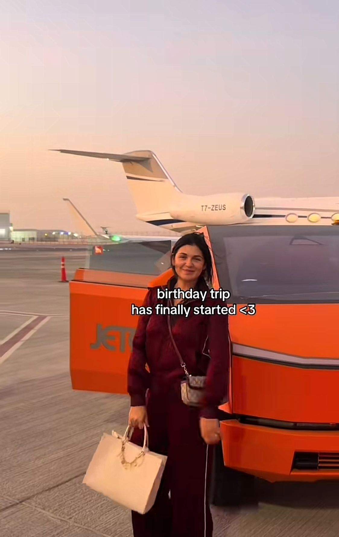 Andreea Bostănică, pe lux și opulență, de ziua ei de naștere! Și-a închiriat din nou un avion privat | VIDEO