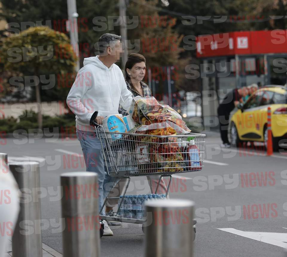 Niciun drum fără el! Cine este bărbatul pe care Simona Halep se bazează! Schimbă maşinile după necesităţi | PAPARAZZI