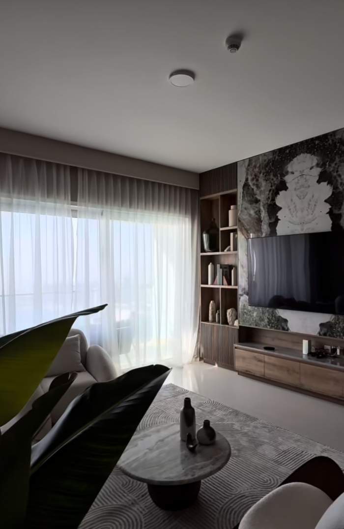 Cum arată apartamentul închiriat de Larisa Udilă, pentru vacanța din Dubai. Influencerița stă într-o cazare de lux | FOTO