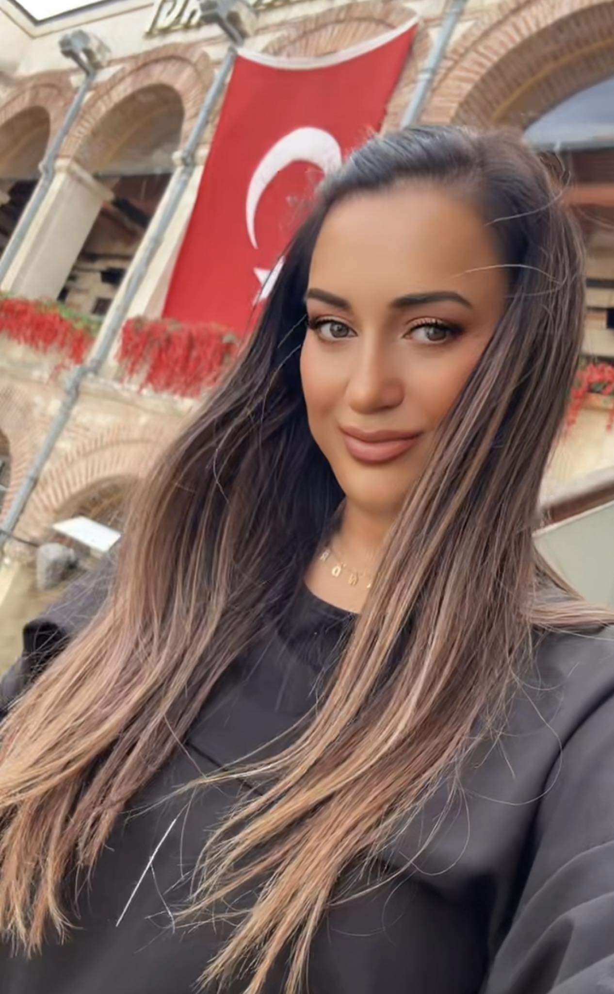 andreea lege selfie in istanbul