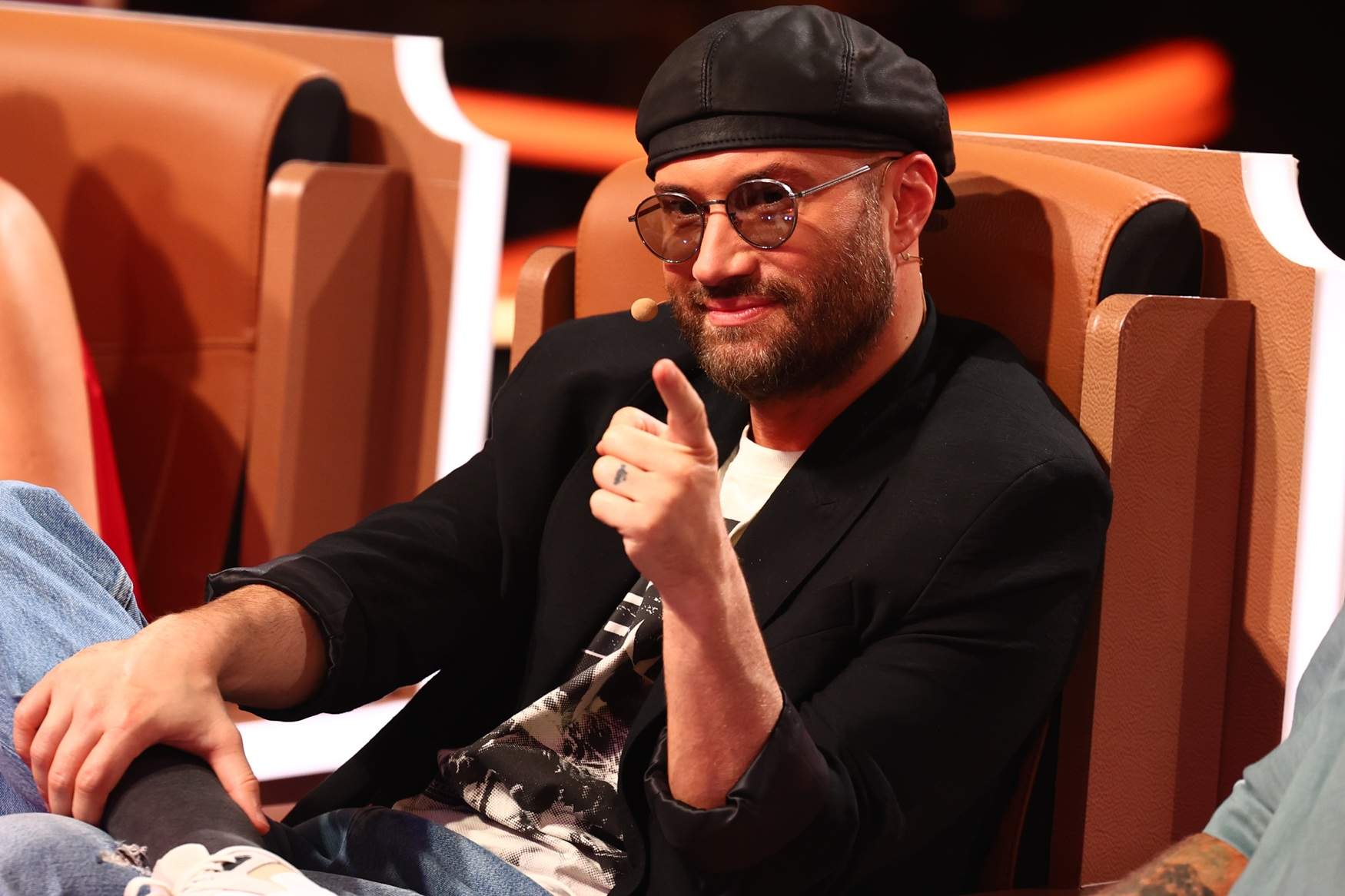Juriul ținut în corzi. Micutzu, Anca Dinicu și Maurice cu mâinile la ochi în timpul unui număr de la The Ticket