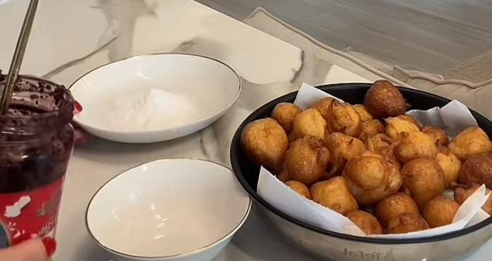 Rețeta Ramonei Olaru de gogoși pufoase. Se prepară extrem de simplu și ai nevoie de doar câteva ingrediente