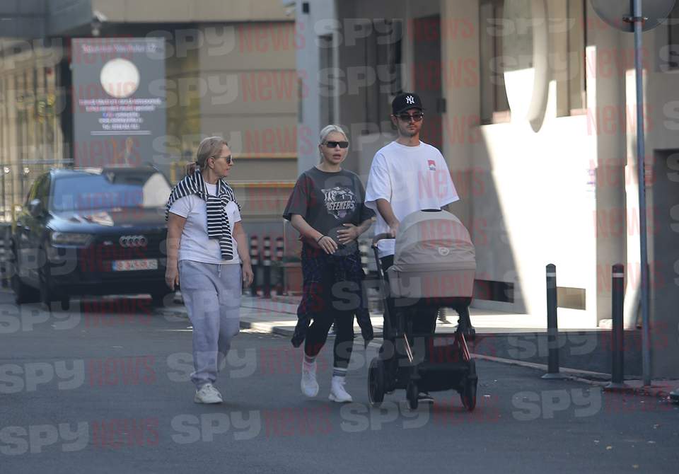 Primele imagini cu influencerița Carmen Grebenișan și copilul! Și-a luat iubitul și bebelușul și au ieșit la plimbare!