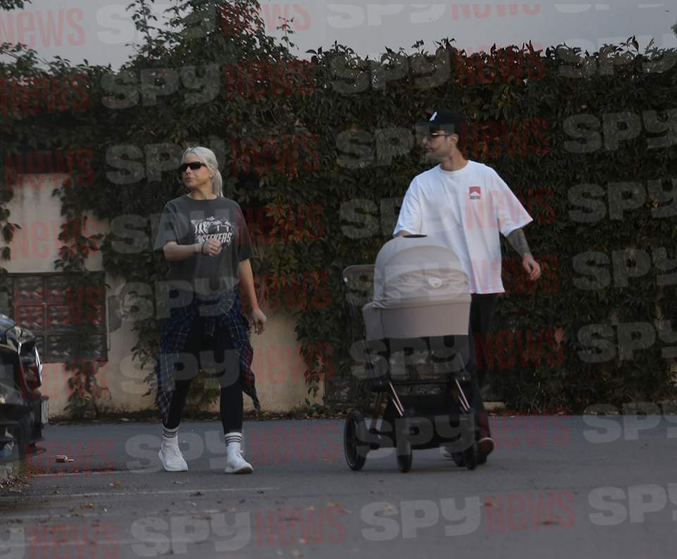 Primele imagini cu influencerița Carmen Grebenișan și copilul! Și-a luat iubitul și bebelușul și au ieșit la plimbare!