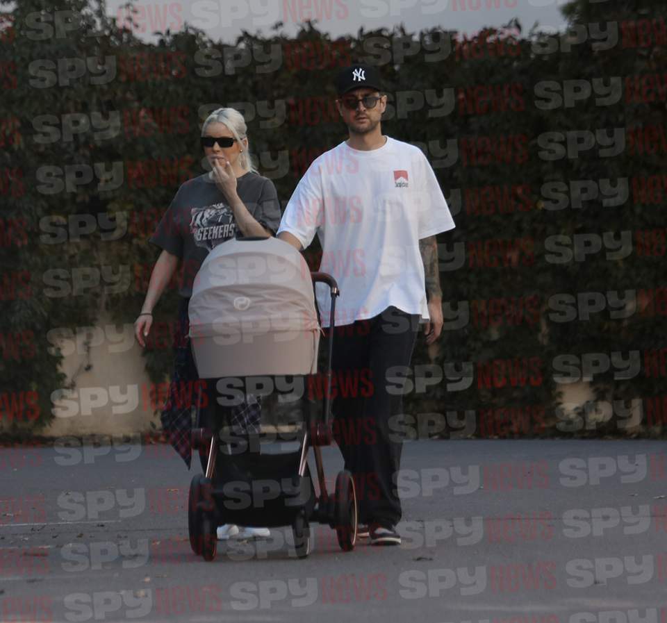 Primele imagini cu influencerița Carmen Grebenișan și copilul! Și-a luat iubitul și bebelușul și au ieșit la plimbare!