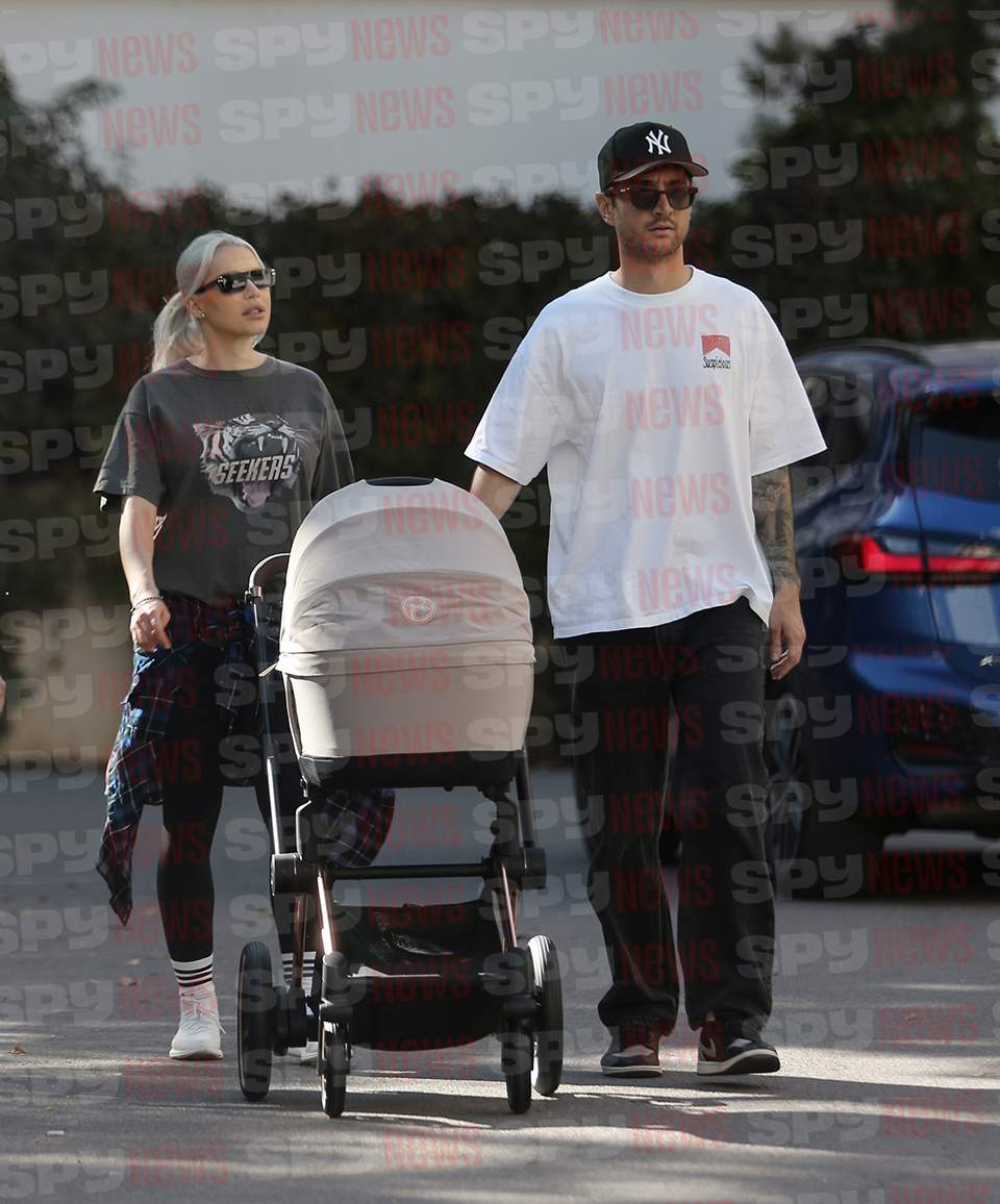 Primele imagini cu influencerița Carmen Grebenișan și copilul! Și-a luat iubitul și bebelușul și au ieșit la plimbare!