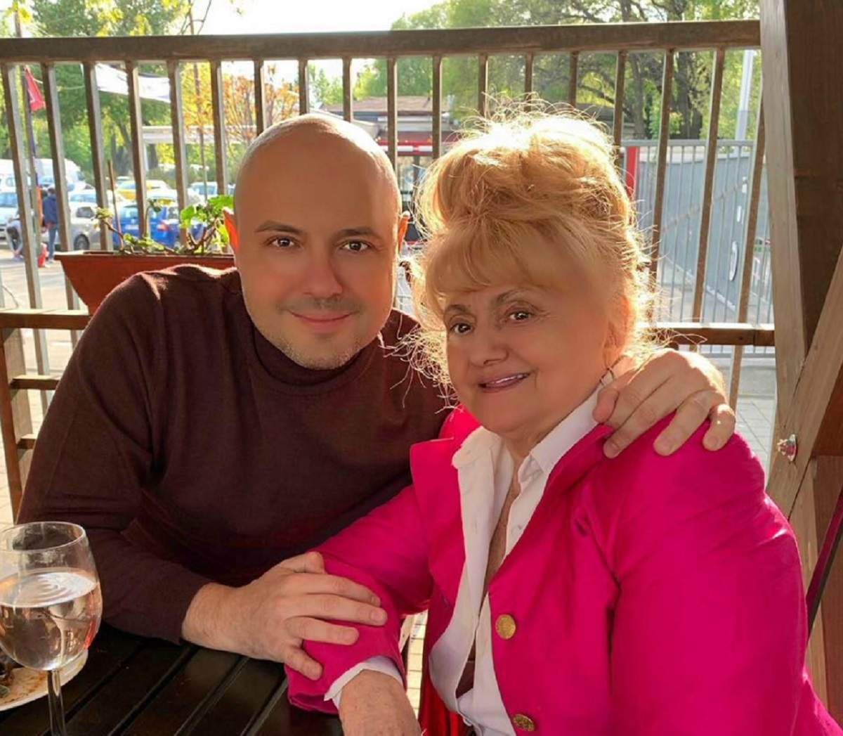 Miahia Mitoseru si mama sa, Camelia Mitoseru