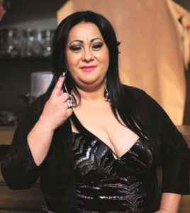 Sorina Guta poarta culoarea neagra