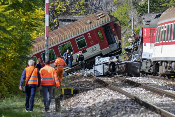 Aproape 100 de persoane au fost rănite, după ce două trenuri s-au ciocnit! Imaginile groazei