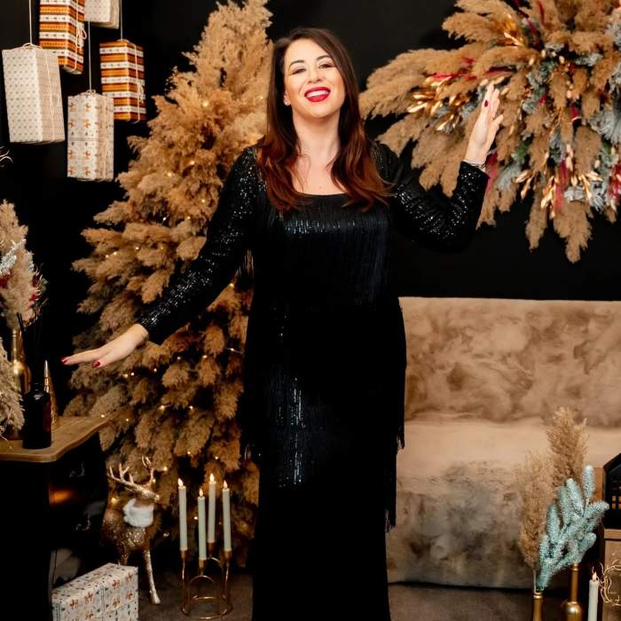 Oana Roman poartă rochie eleganta