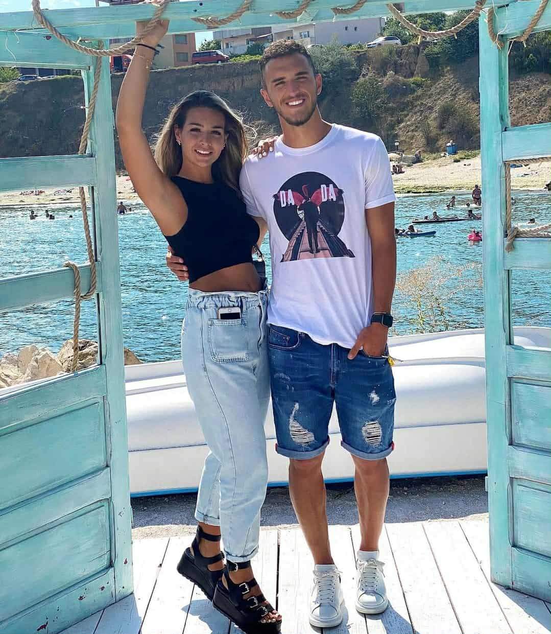 Cine este soția lui Virgil Ghiță, fotbalistul care a câștigat meciul România – Austria. Sandra i-a dăruit doi copii