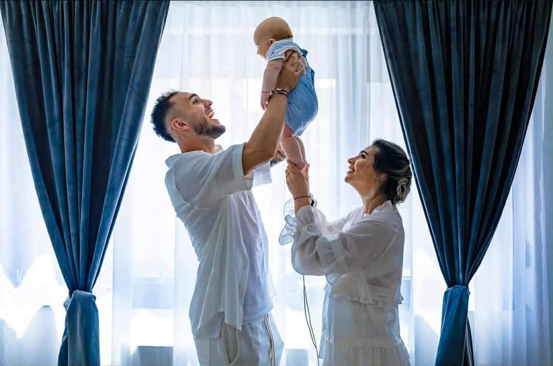 Cine este soția lui Virgil Ghiță, fotbalistul care a câștigat meciul România – Austria. Sandra i-a dăruit doi copii