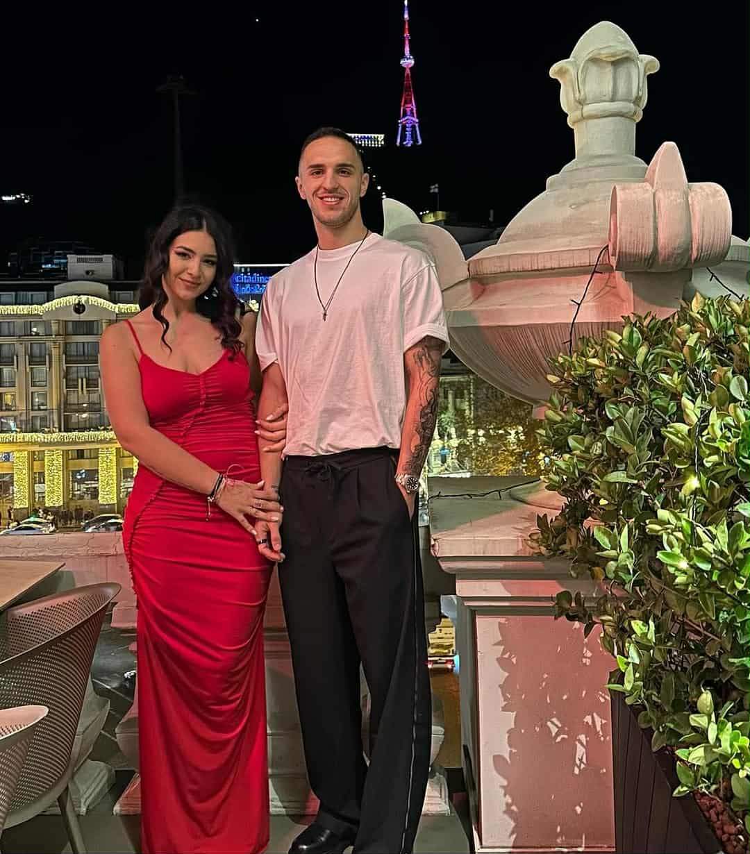Cine este soția lui Virgil Ghiță, fotbalistul care a câștigat meciul România – Austria. Sandra i-a dăruit doi copii