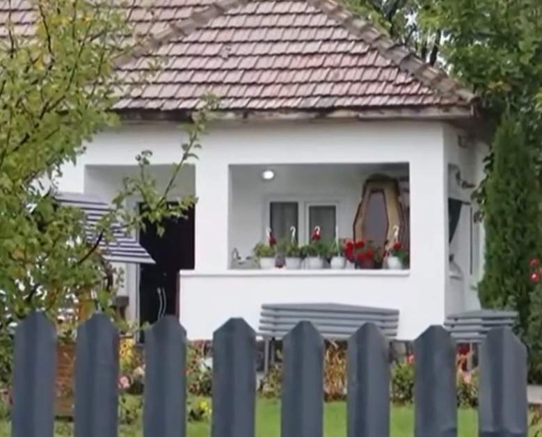Imaginile durerii de la priveghiul Elenei, tânăra mamă a doi copii, ucisă pe o trecere de pietoni din București. Femeia va fi înmormântată în satul natal 