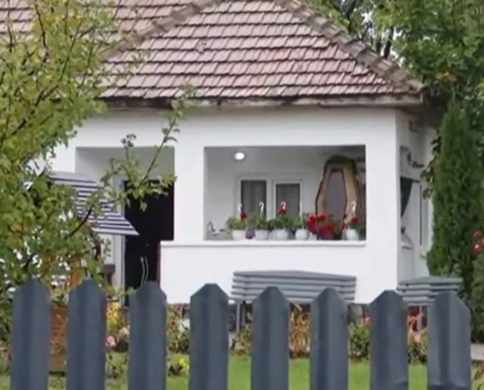 Imaginile durerii de la priveghiul Elenei, tânăra mamă a doi copii, ucisă pe o trecere de pietoni din București. Femeia va fi înmormântată în satul natal 