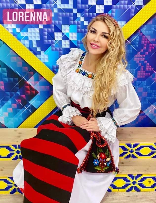 lorenna in costum popular