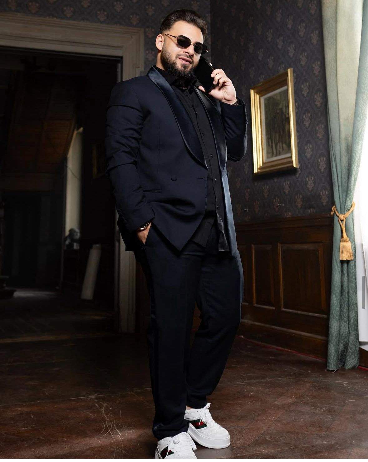 Lele poarta ochelari de soare