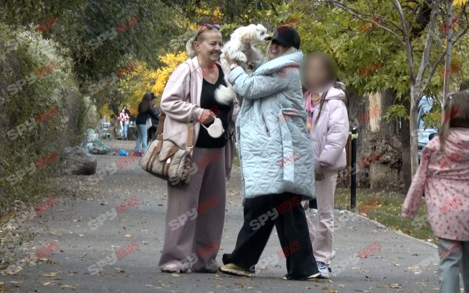 Există cineva care o iubește pe Anda Adam mai mult chiar și decât soțul ei, Joseph! A fost tandru cu ea în public