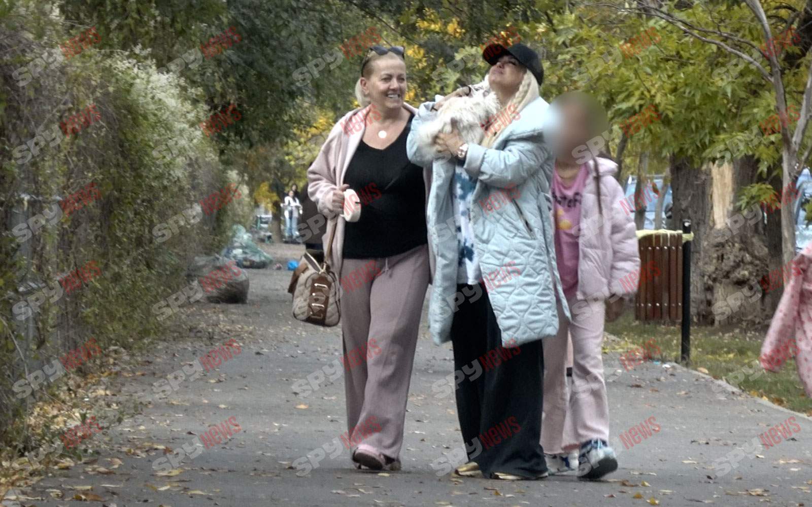 Există cineva care o iubește pe Anda Adam mai mult chiar și decât soțul ei, Joseph! A fost tandru cu ea în public