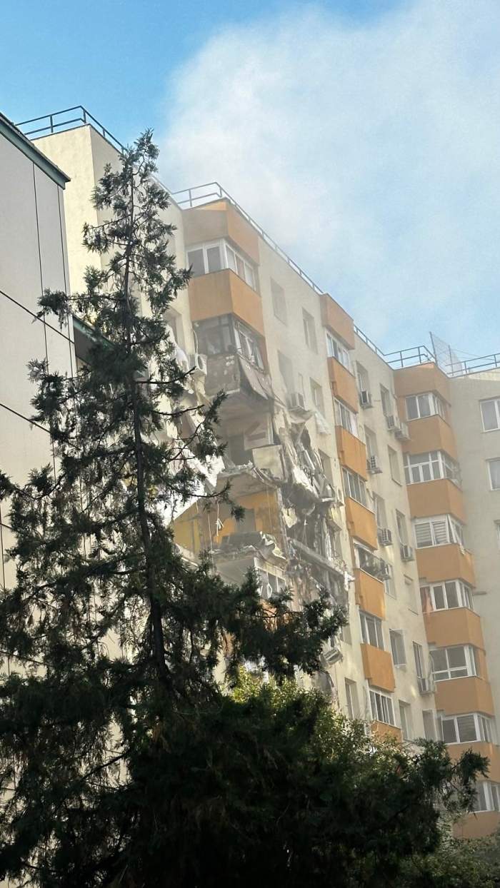 Explozie într-un bloc din Capitală! Imagini halucinante! Toate geamurile de la Liceul Bolintineanu, sparte de la deflagrație
