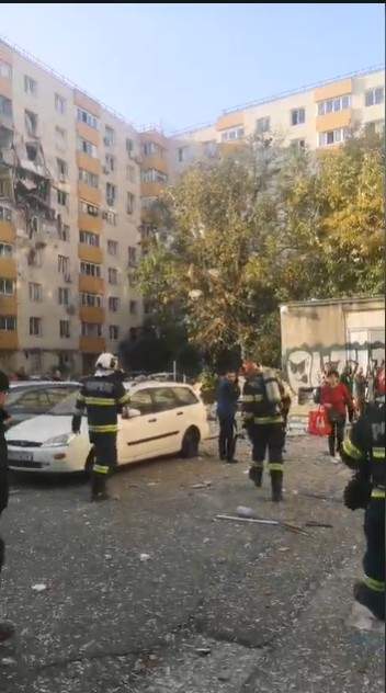 Explozie într-un bloc din Capitală! Imagini halucinante! Toate geamurile de la Liceul Bolintineanu, sparte de la deflagrație
