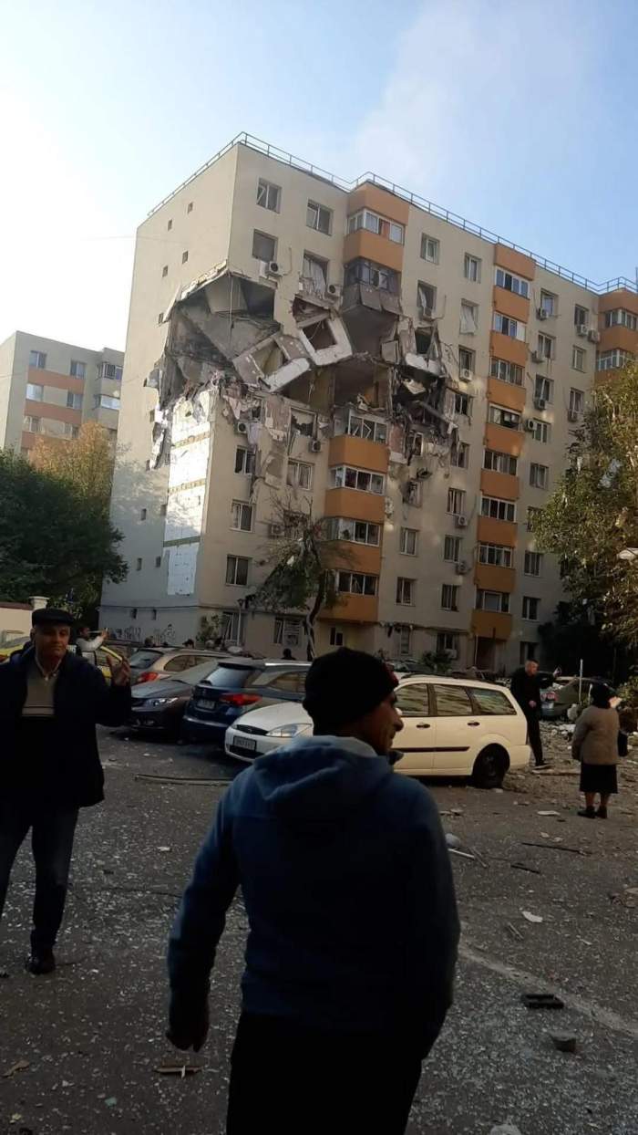 Bilanțul victimelor în urma exploziei într-un bloc de pe Calea Rahovei. Echipele de salvare continuă să caute printre dărâmături
