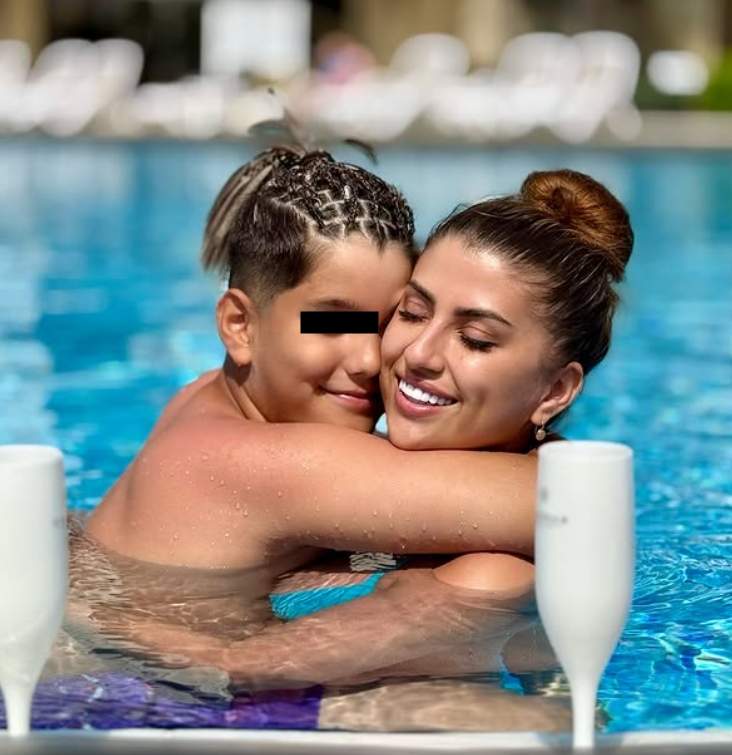 alina radi si fiul ei, dario