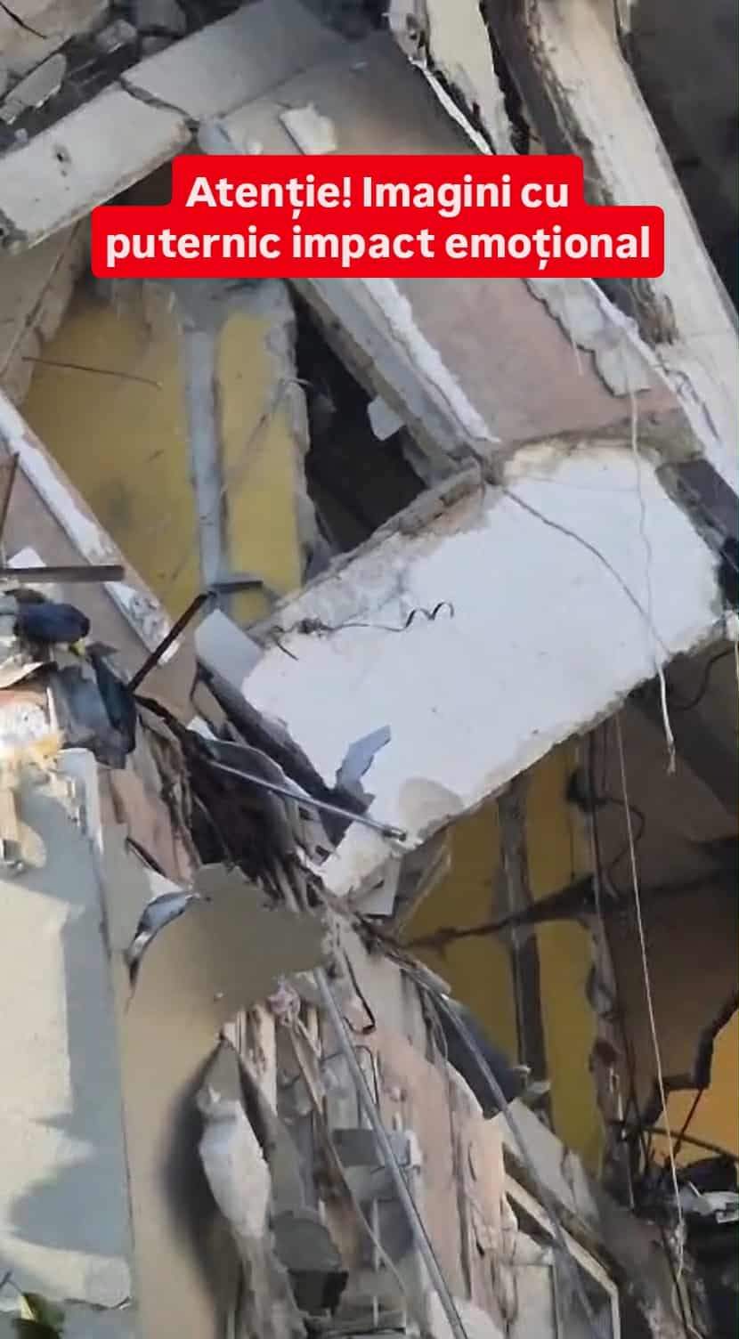 Scene tulburătoare de la explozia din Rahova: un bărbat a fost prins sub dărâmături. Așteaptă cu disperare să fie salvat