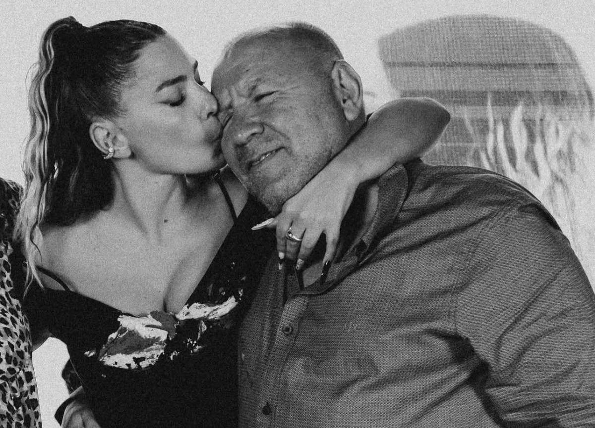 Ce urare i-a făcut Artista Jo, imagini rare, alături de tatăl ei. Ce urare emoționantă i-a făcut de ziua lui: "N-a fost mereu..."