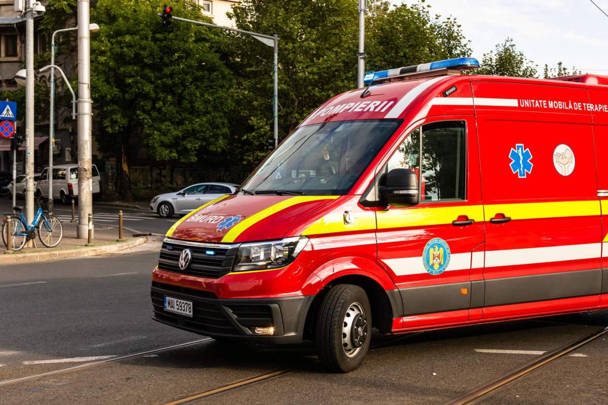 O victimă a exploziei de pe Calea Rahovei, transferată la un spital din Austria ambulanta