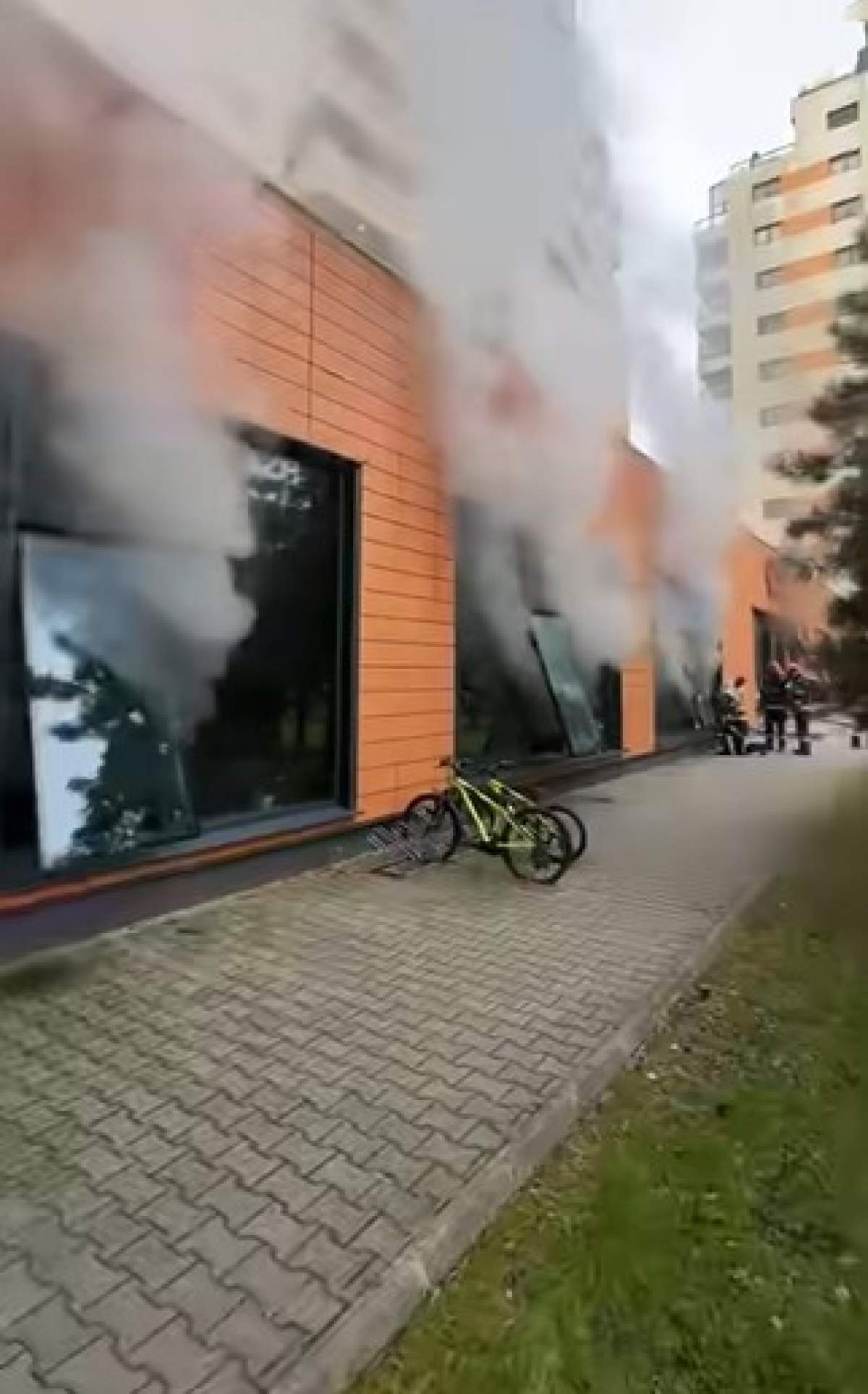 Incendiu la subsolul unei clădiri de pe Calea Plevnei incendiu