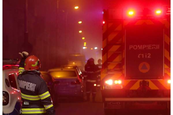 Scurgere de gaze la un bloc din Târgu Mureș. Locatarii au alertat autoritățile. Ce au descoperit pompierii