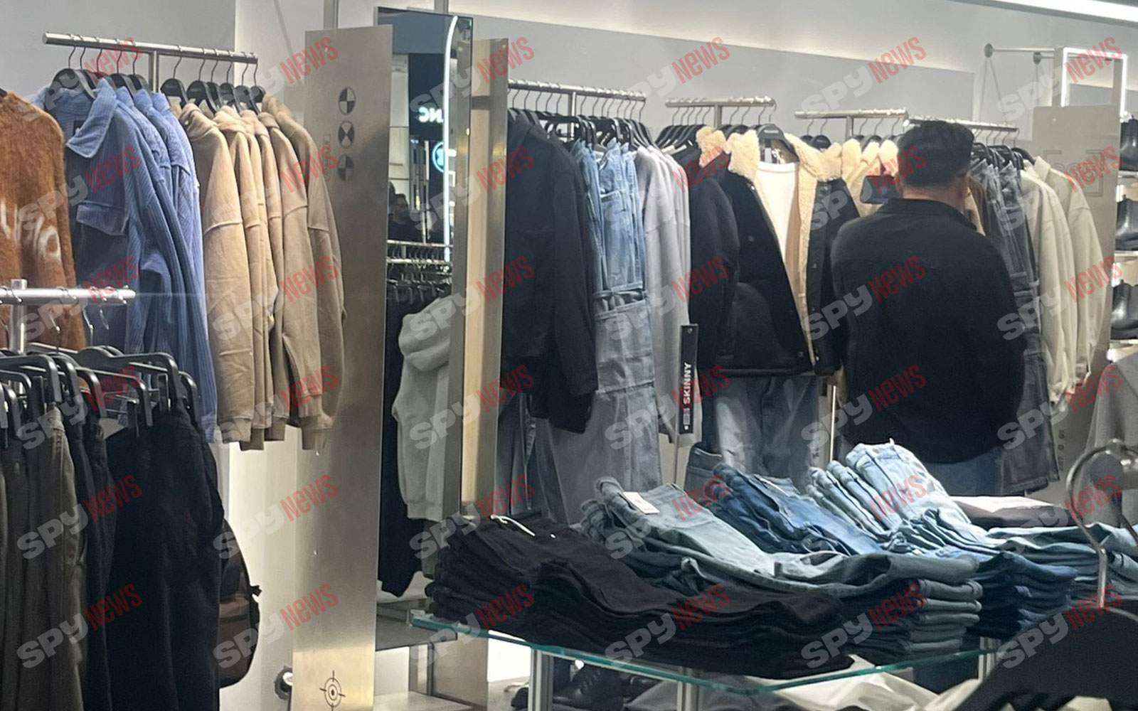A făcut parada modei! Săndel Mihai a luat magazinele la rând. Ce a făcut soția lui, în tot acest timp