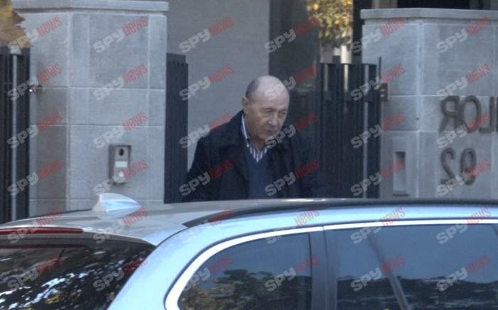Imagini rare cu Traian Băsescu! Cum l-au surprins paparazzii Spynews.ro pe fostul preşedinte