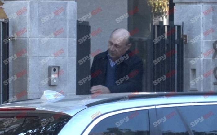 Imagini rare cu Traian Băsescu! Cum l-au surprins paparazzii Spynews.ro pe fostul preşedinte