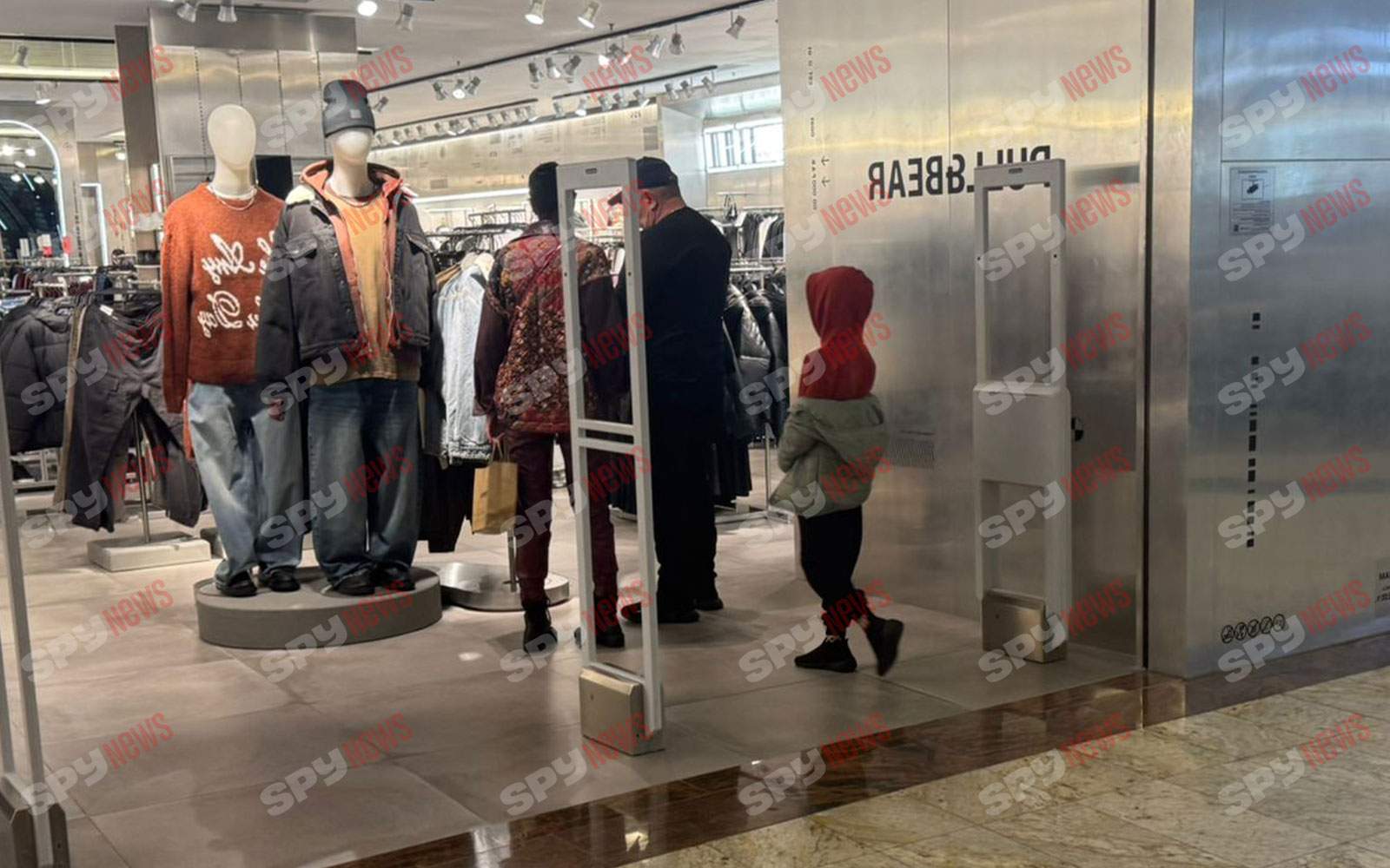 „Dresorul de lei și de fraieri” a fost dresat! Imagini de colecție cu Nuțu Cămătaru și familia. Unde au fost văzuți | PAPARAZZI