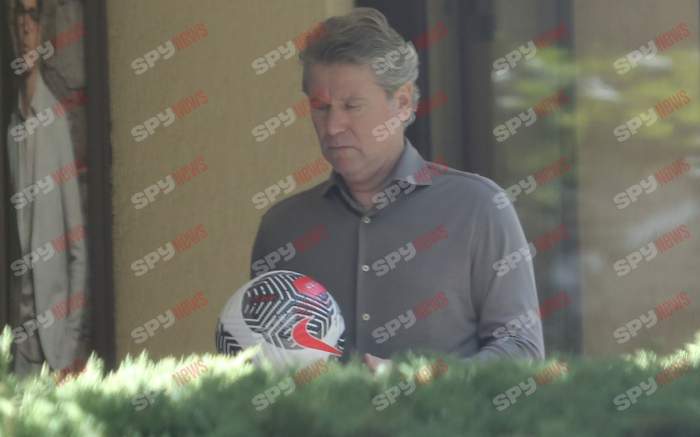 Este unul dintre cei mai modeşti fotbalişti. Florin Răducioiu îşi respectă fanii mai presus decât orice | PAPARAZZI