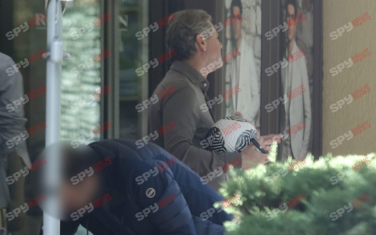 Este unul dintre cei mai modeşti fotbalişti. Florin Răducioiu îşi respectă fanii mai presus decât orice | PAPARAZZI