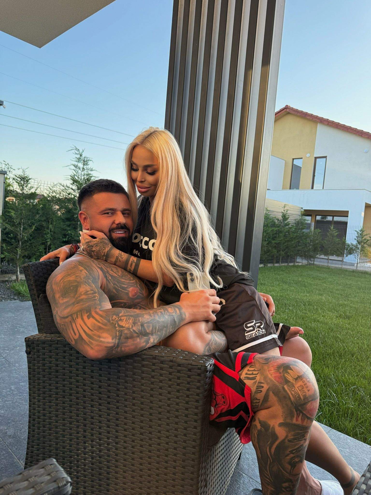 El este soțul Iasminei Halas! S-au căsătorit în mare secret și l-a ținut ascuns până acum. Primele imagini cu blondina și bărbatul din viața ei. Exclusiv!