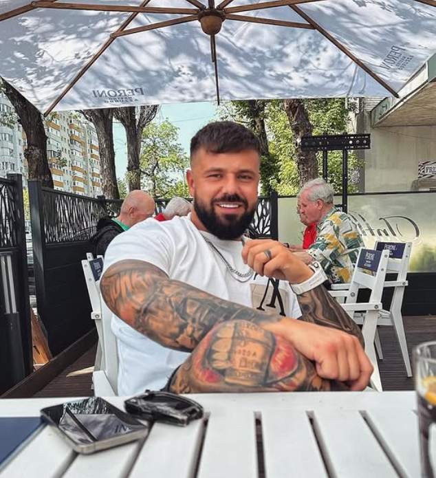 El este soțul Iasminei Halas! S-au căsătorit în mare secret și l-a ținut ascuns până acum. Primele imagini cu blondina și bărbatul din viața ei. Exclusiv!