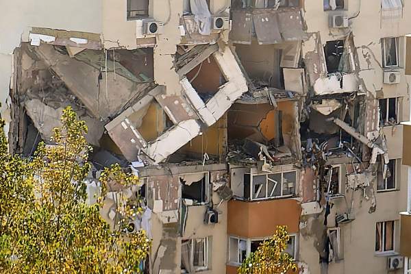 Blocul din Rahova, distrus în urma exploziei, va fi reconstruit de stat. Oamenii vor reveni în locuințe, dar nu ca proprietari: "Se vor atribui cu chirie"