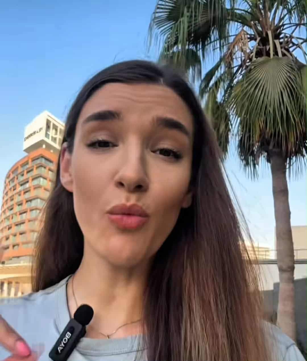 româncă în Abu Dhabi