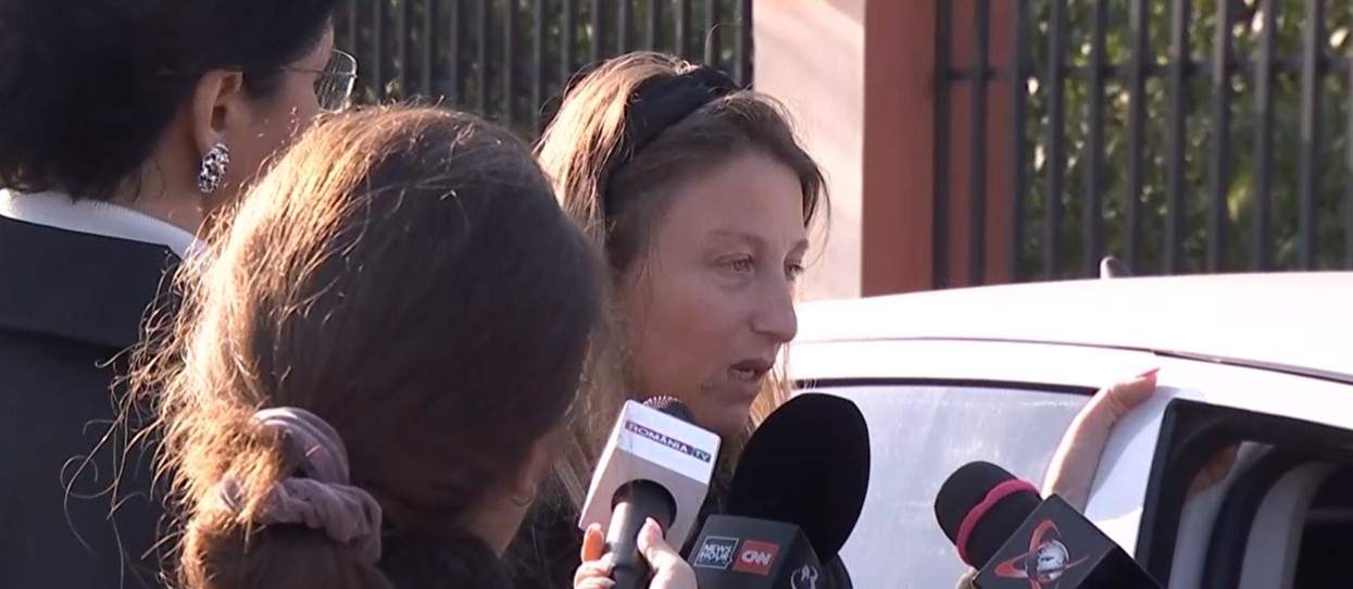 Ultimul drum pentru Mirela, gravidă ucisă de explozia din Rahova. Imagini dureroase de la înmormântarea tinerei