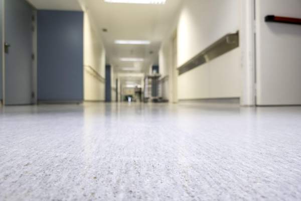 Butoanele de panică, obligatorii în spitalele de stat și private. Ce mai prevede legea promulgată de Nicușor Dan